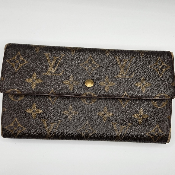 Louis Vuitton Handbags - Louis Vuitton Monogram Sarah Wallet